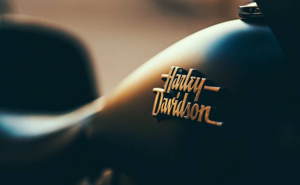 Understanding the color of psychology. Harley Davidson is simple and easy, yet memorable.