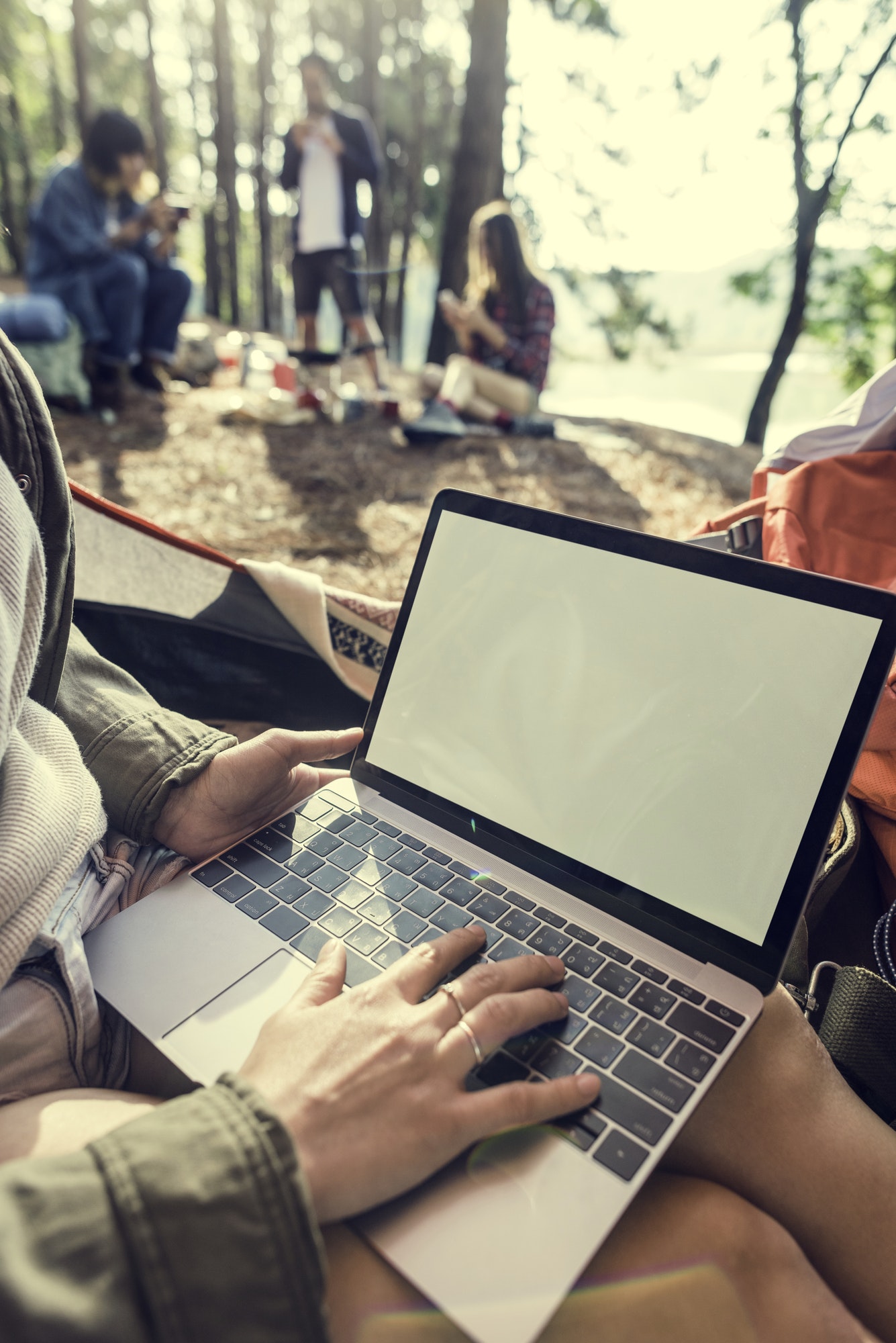 Girl typing on laptop while on vacation.