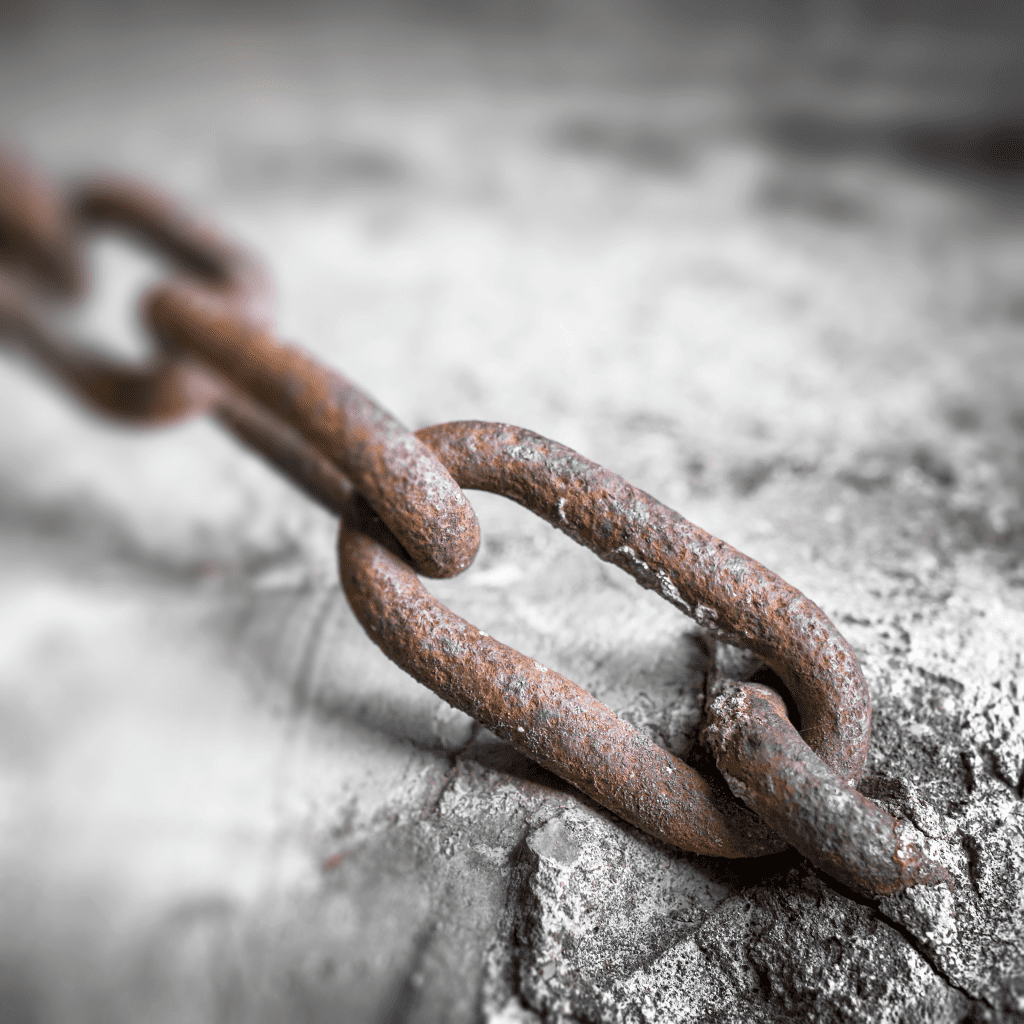 Chain linked together representing backlinks in SEO. Benefits Of Good Off-Page SEO Habits.