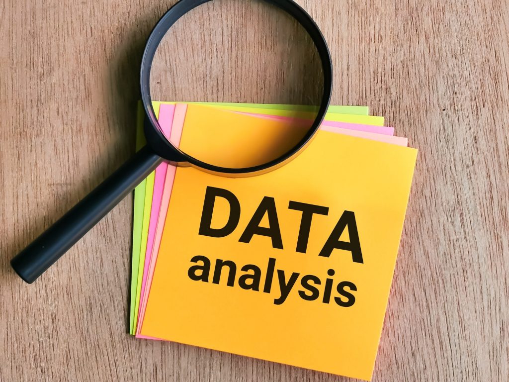 Phrase DATA ANALYSIS written on sticky note