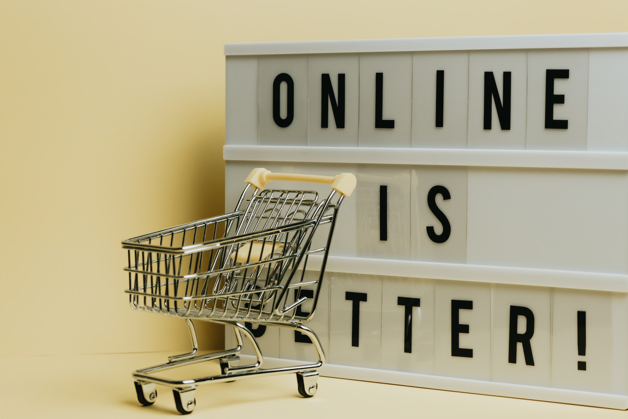 eCommerce vs. Retail: Which One Is Better For Business?