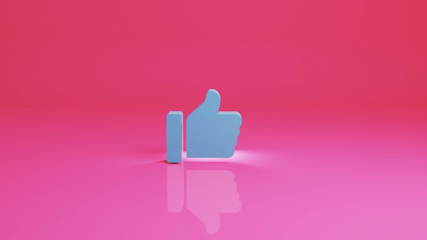 Facebook thumbs up logo